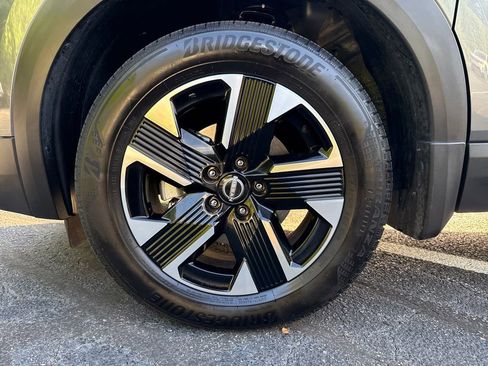 Used 2025 Nissan Kicks SV AWD/4WD image 26