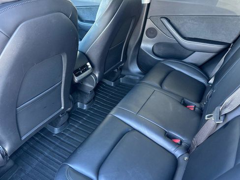 Used 2021 Tesla Model Y Long Range image 14