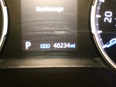 Used 2021 Toyota RAV4 LE image 14