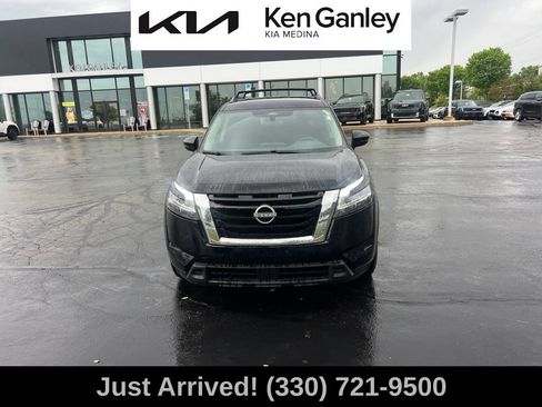 Used 2022 Nissan Pathfinder SV AWD/4WD image 2