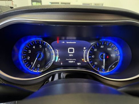 Used 2019 Chrysler Pacifica Limited FWD image 15