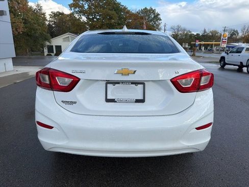 Used 2018 Chevrolet Cruze LT image 4