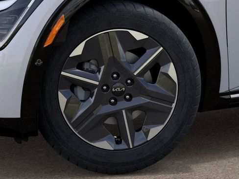 New 2025 Kia EV6 Light w/ Light LR Technology Package image 9