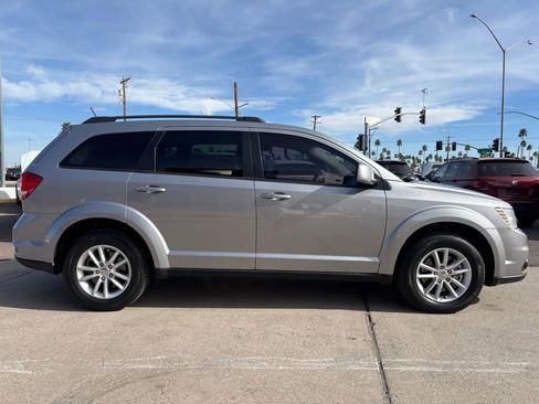 Used 2017 Dodge Journey SXT w/ Comfort/Convenience Group image 4