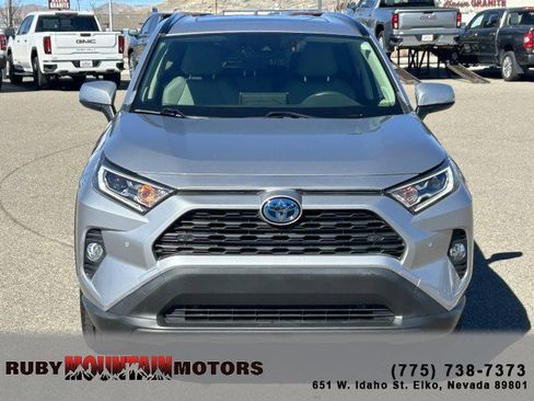 Used 2021 Toyota RAV4 XLE Premium image 2