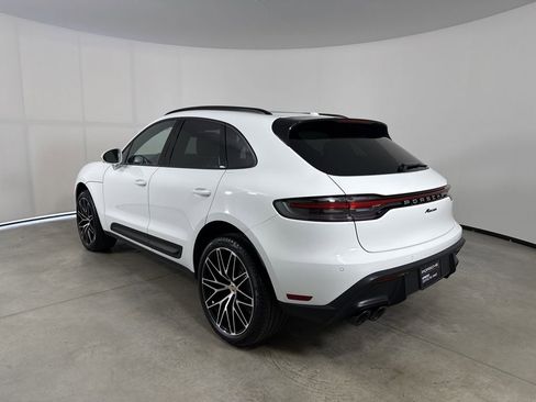 Certified 2026 Porsche Macan AWD/4WD image 3