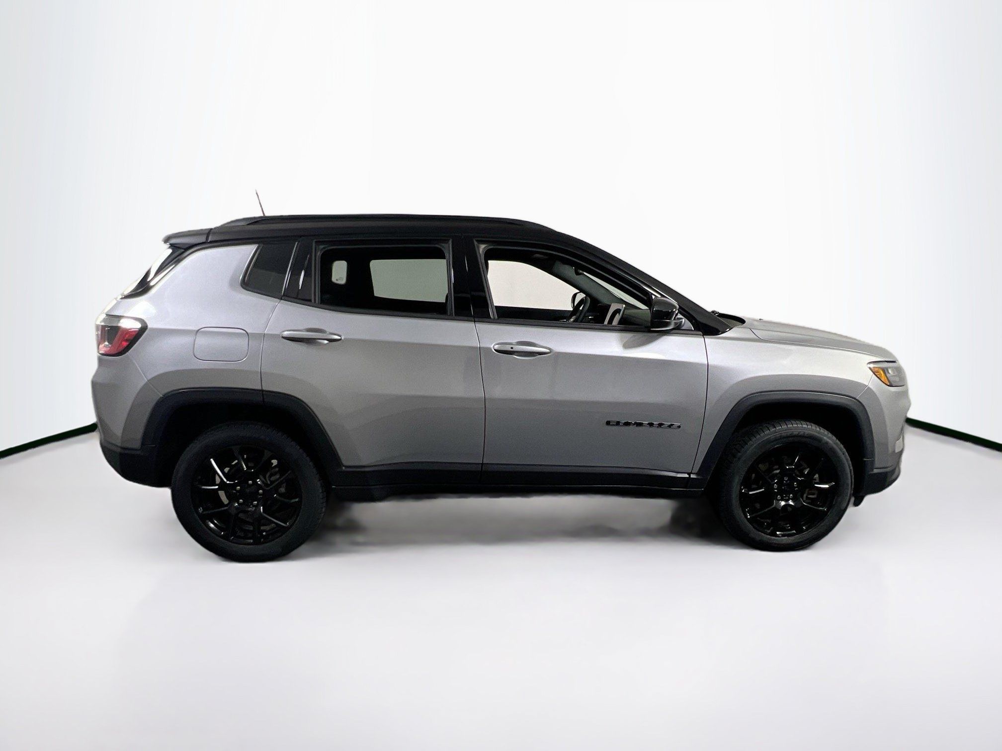 Used 2023 Jeep Compass Latitude w/ Convenience Group AWD/4WD image 4