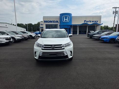 Used 2017 Toyota Highlander Limited w/ Protection Package #3 FWD image 8