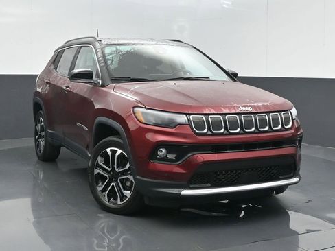 Certified 2022 Jeep Compass Limited image 2