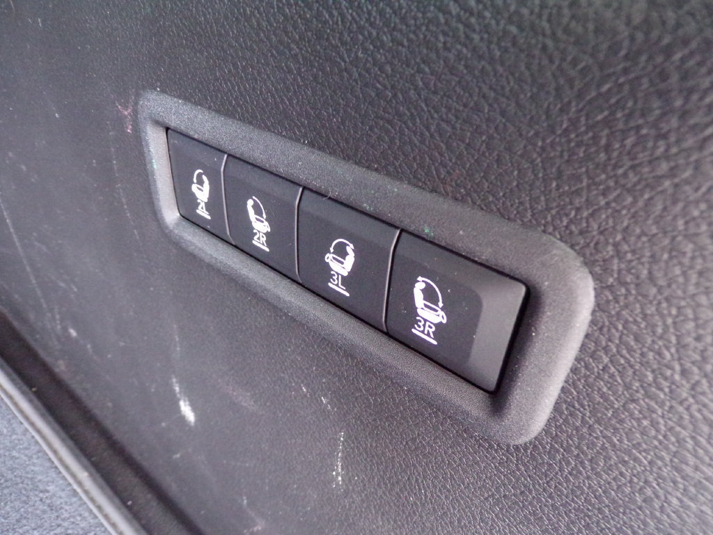Used 2022 Jeep Wagoneer Series III AWD/4WD image 16