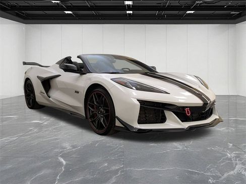 Used 2023 Chevrolet Corvette Z06 w/ Z07 Performance Package image 13