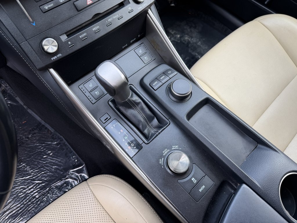 Used 2016 Lexus IS 350 RWD image 9