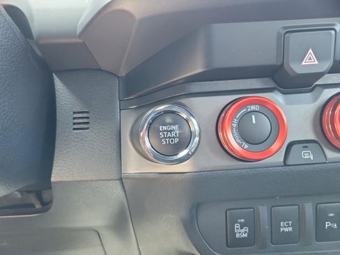 Used 2023 Toyota Tacoma TRD Off-Road w/ TRD Premium Off Road Package AWD/4WD image 28