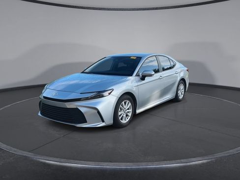 Certified 2025 Toyota Camry LE FWD image 4