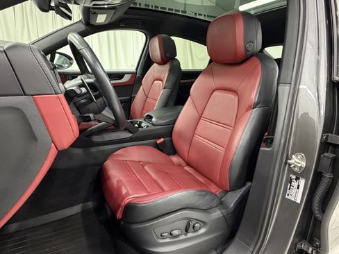Used 2024 Porsche Cayenne Coupe AWD/4WD image 31