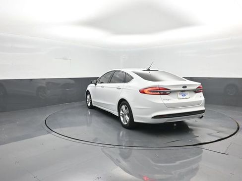 Certified 2018 Ford Fusion SE FWD image 5