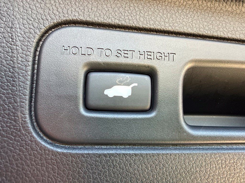 Used 2025 Honda Pilot Touring image 24