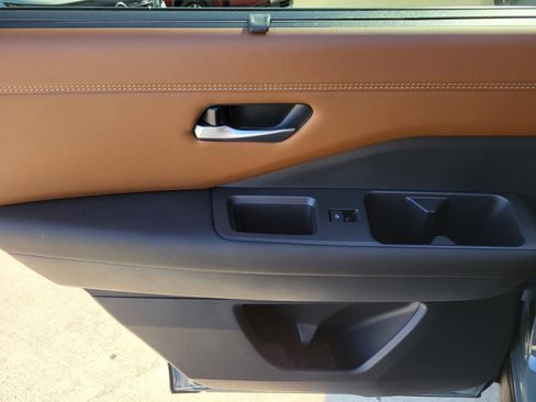 New 2026 Nissan Pathfinder Platinum image 17