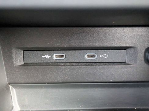 Certified 2022 Volkswagen Taos SE image 28