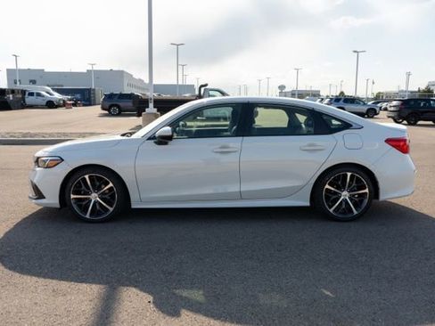 Used 2024 Honda Civic Touring image 4