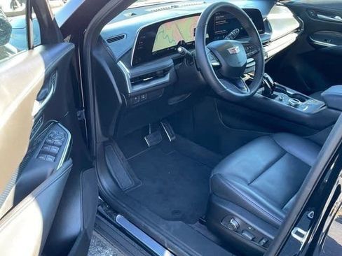 Used 2025 Cadillac XT4 Sport image 6