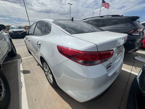 Used 2017 Kia Optima EX FWD image 3