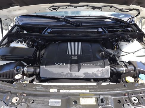 Used 2010 Land Rover Range Rover Supercharged AWD/4WD image 40