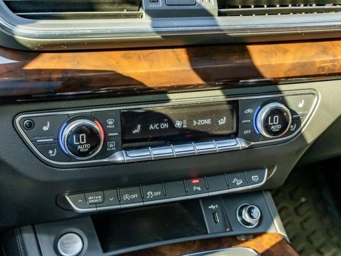 Used 2018 Audi Q5 Prestige w/ Prestige Package image 17