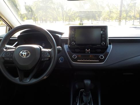 Used 2021 Toyota Corolla LE image 11