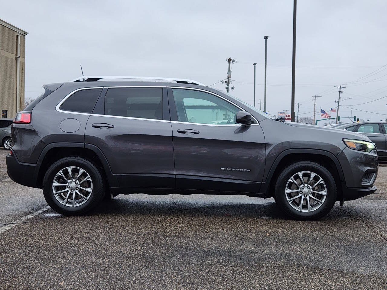 Used 2019 Jeep Cherokee Latitude Plus AWD/4WD image 11