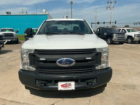 Used 2019 Ford F250 XL w/ Power Equipment Group RWD image 3