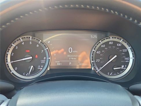 Used 2022 Toyota Highlander XLE AWD/4WD image 25
