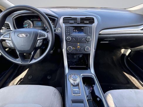 Used 2018 Ford Fusion S image 15