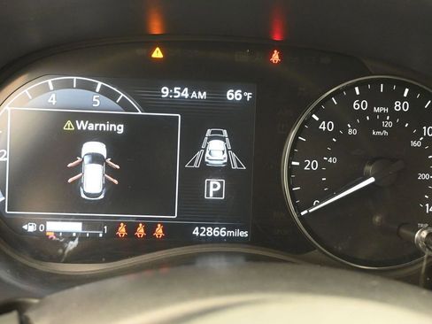 Used 2023 Nissan Kicks SV image 8