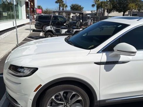 Used 2023 Lincoln Nautilus Reserve w/ Equipment Group 201A image 10