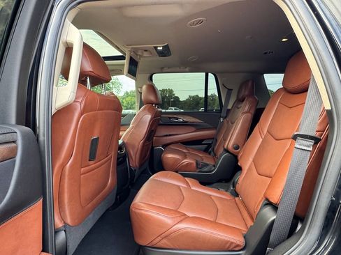 Used 2019 Cadillac Escalade Premium Luxury AWD/4WD image 35