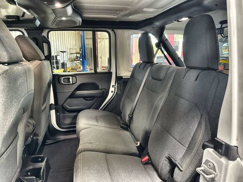 Used 2026 Jeep Wrangler Unlimited Sahara AWD/4WD image 24