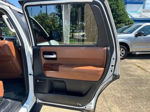 Used 2017 Toyota Sequoia Platinum RWD image 33