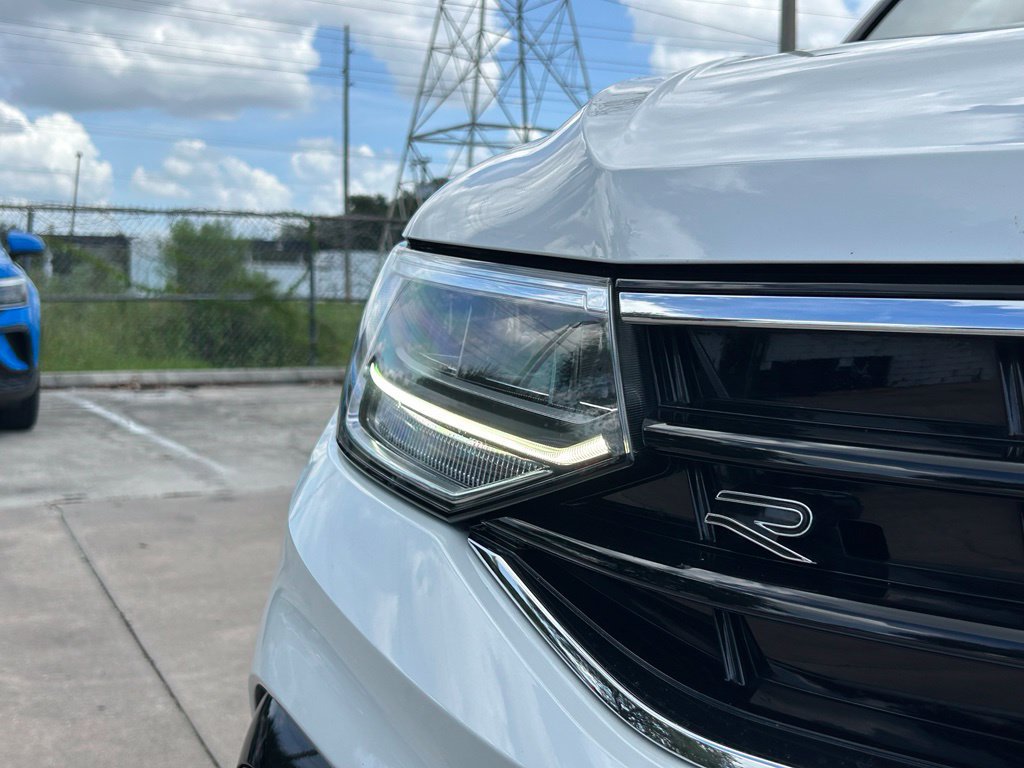 Certified 2023 Volkswagen Tiguan SE R-Line FWD image 35