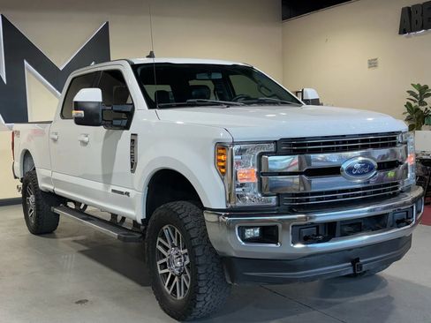 Used 2019 Ford F250 Lariat w/ Lariat Value Package AWD/4WD image 3