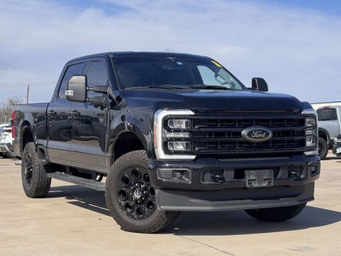 Used 2023 Ford F250 XLT w/ Black Appearance Package image 2
