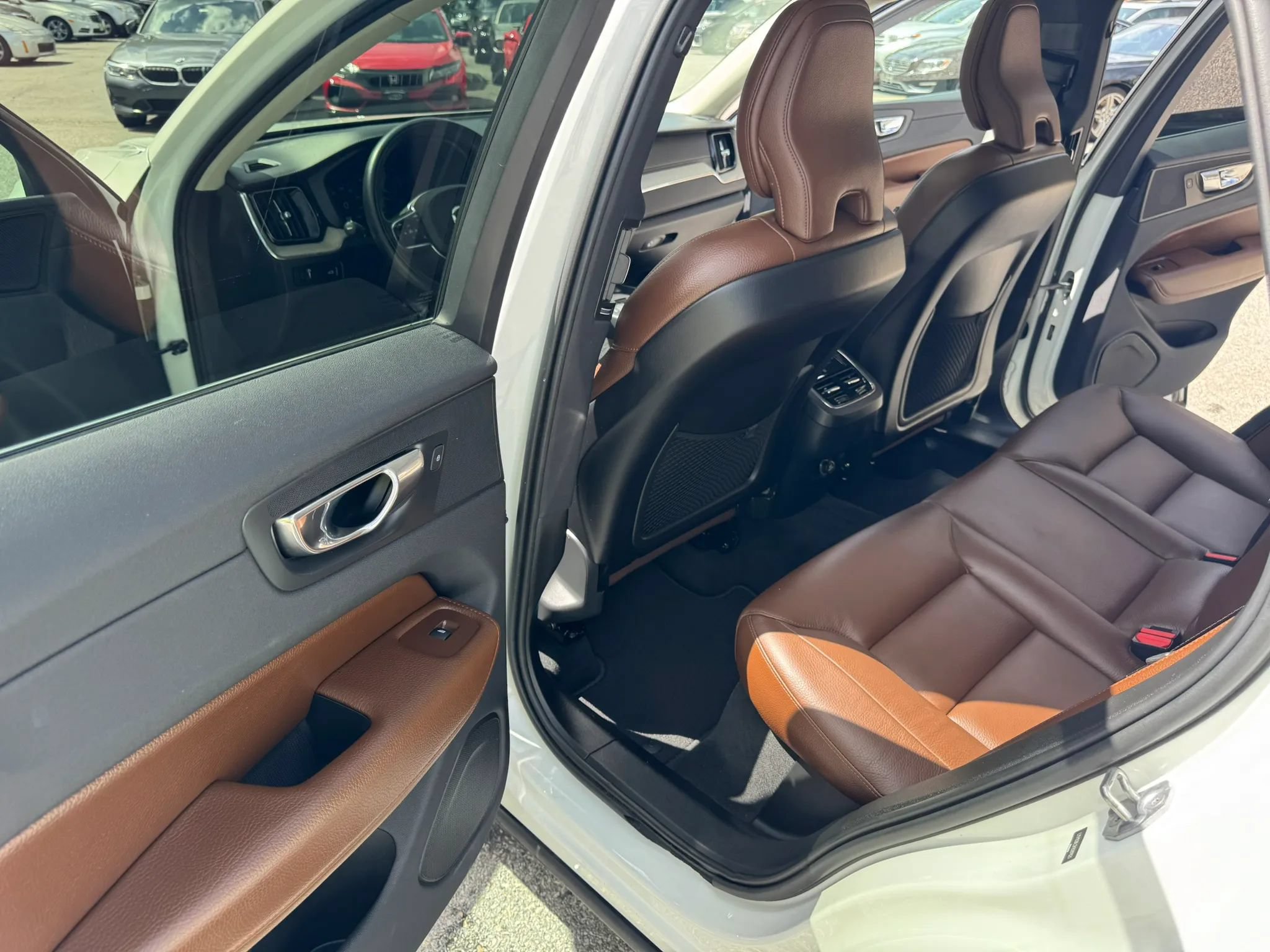 Used 2019 Volvo XC60 T5 Inscription AWD/4WD image 18
