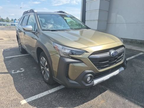 Used 2025 Subaru Outback Touring AWD/4WD image 3