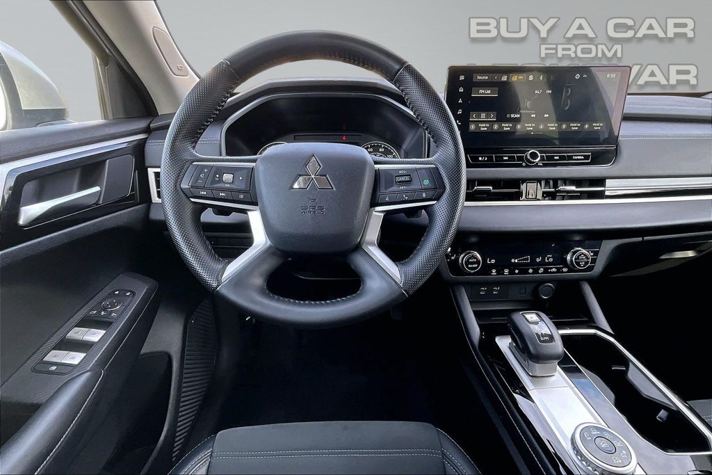 Used 2025 Mitsubishi Outlander SE AWD/4WD image 5