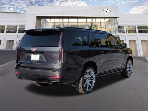 Certified 2026 Cadillac Escalade ESV Platinum Sport AWD/4WD image 6