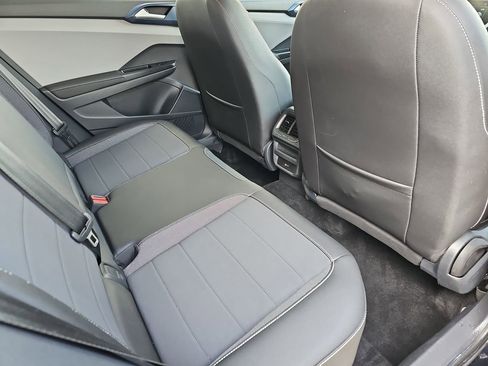 Used 2024 Volkswagen Taos SE image 14