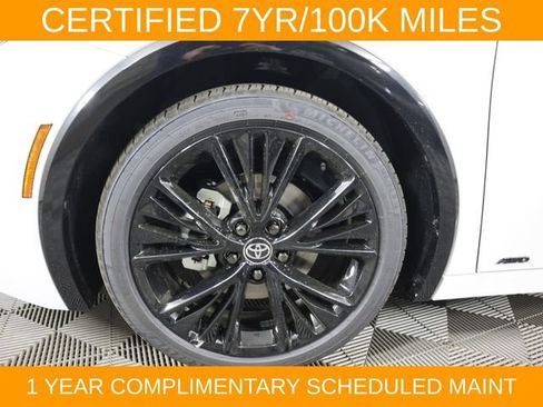 Used 2025 Toyota Prius AWD image 46