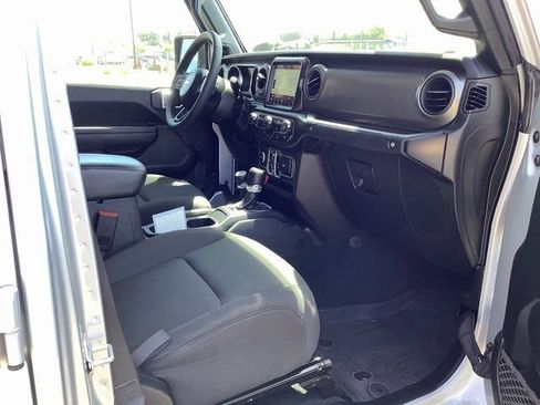 Used 2023 Jeep Gladiator Willys image 38