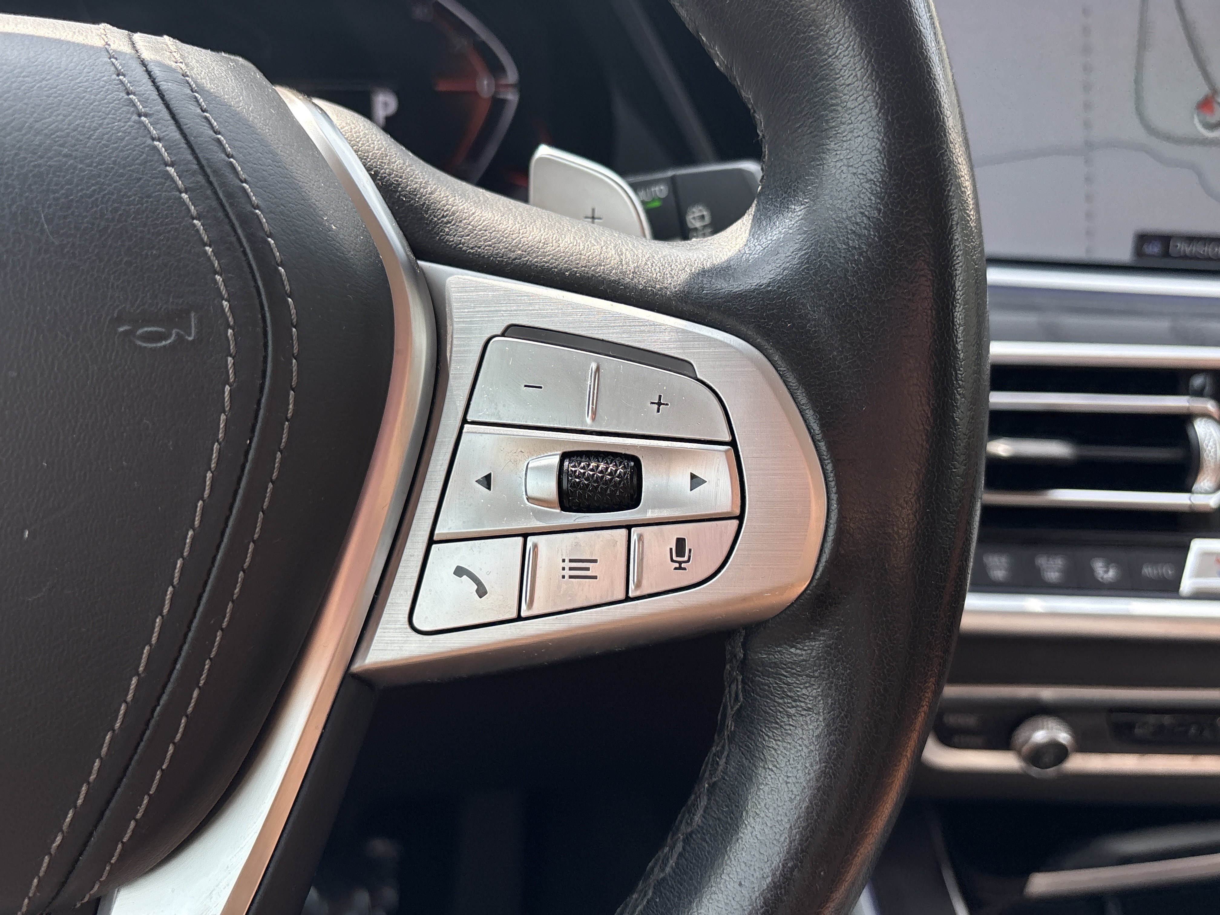 Used 2022 BMW X7 xDrive40i w/ Premium Package AWD/4WD image 29