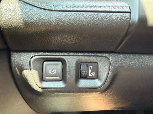 Used 2019 GMC Acadia Denali w/ Technology Package FWD image 30